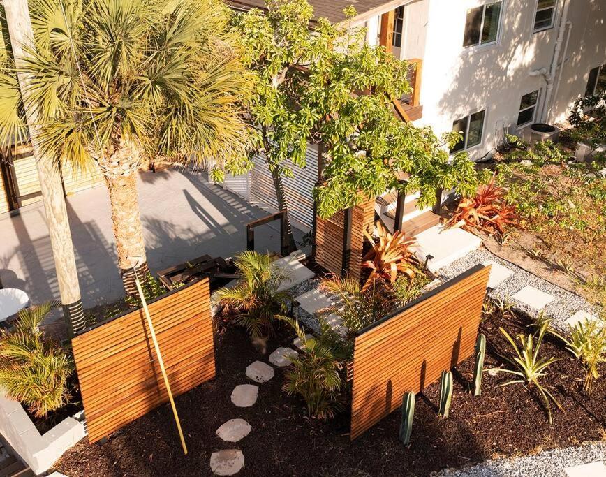 Shares View Luxury Apt Rockledge Exterior photo